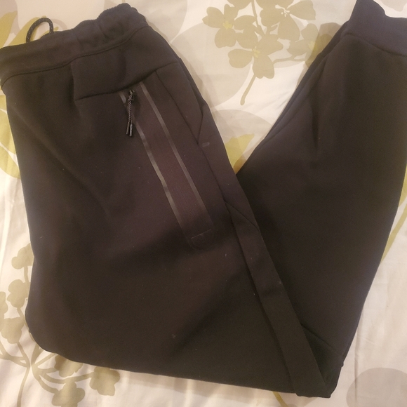 Nike Tech Fleece Joggers - Picture 2 of 10